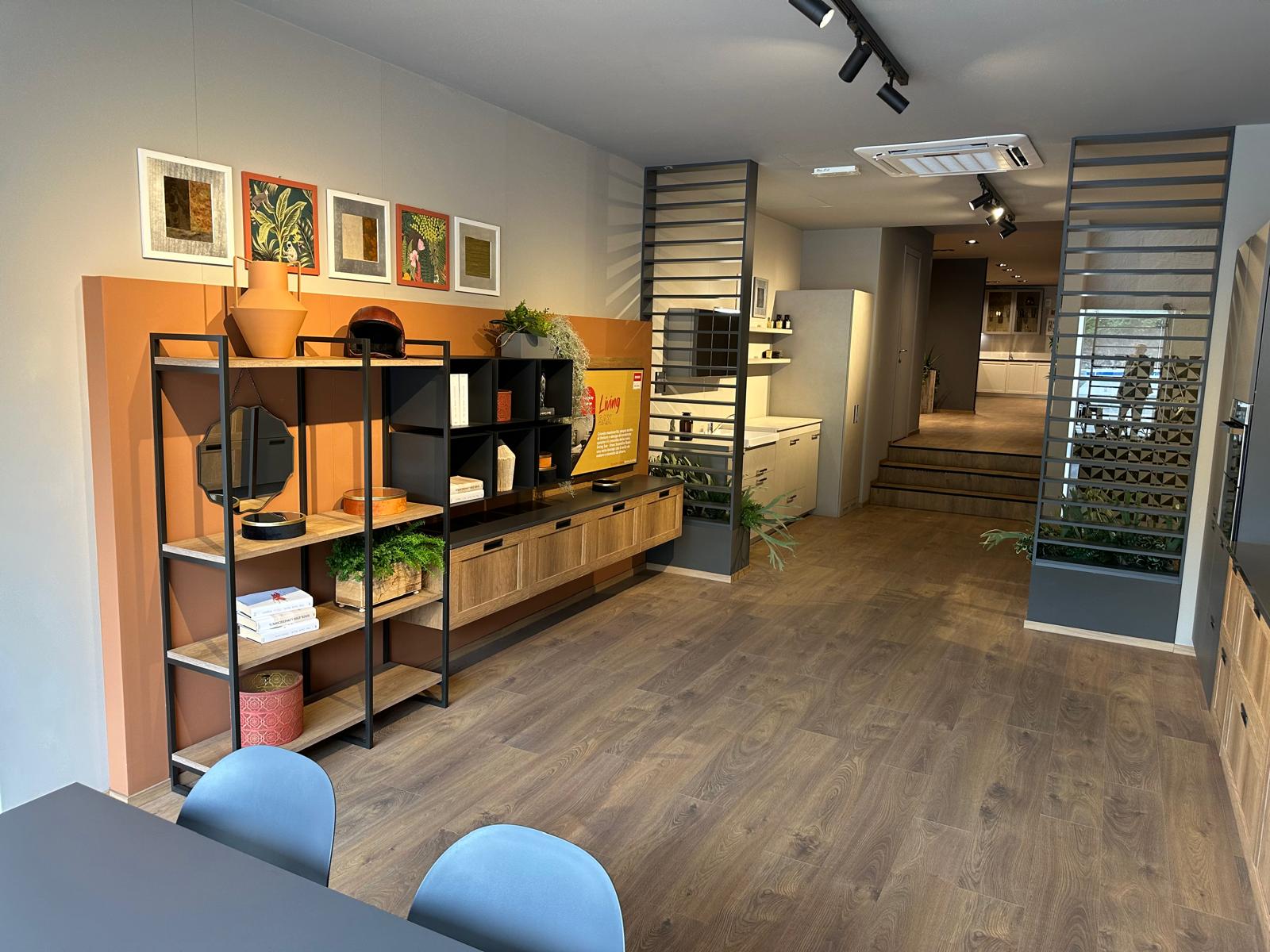 Soluzione living e letto nello showroom Roma